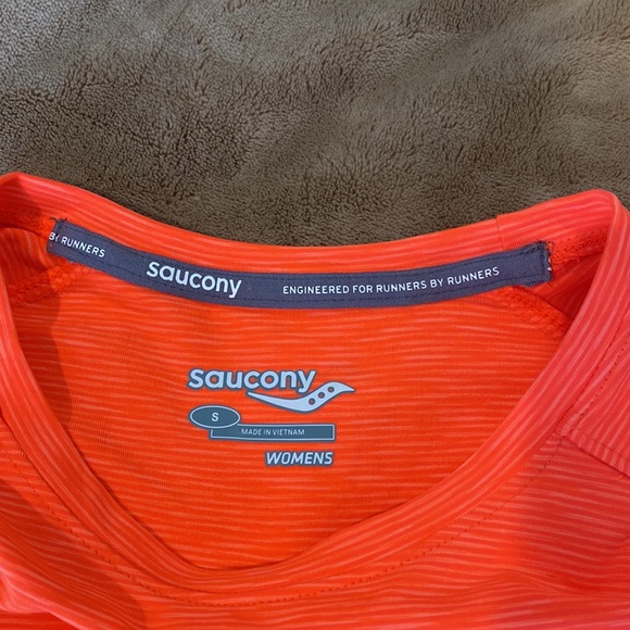 NWT - Saucony Swift running shirt - Size S - Picture 6 of 10